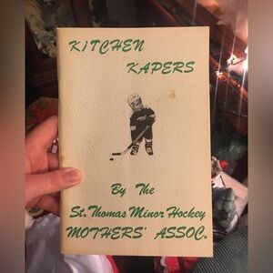 1975 Kitchen K A P E R S by the St. Thomas M I N O R Hockey mothers Assoc. book